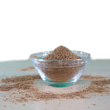 Gewürz, braunes Pulver, gemahlene Substanz, Körnigkeit, Schüssel